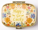 AmyZone Metal Pill organizētājs Travel Friendly Portable Compact Pill kaste Cute Pill kaste turēt vitamīnus/Tylenol/Zivju eļļa/Pupplements/Meds/Tablet for Purse/Pocket(Happy Go Lucky)